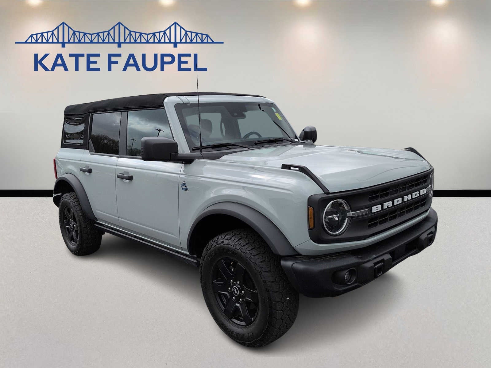 2024 Ford Bronco Black Diamond in Cactus Gray — front three-quarter view