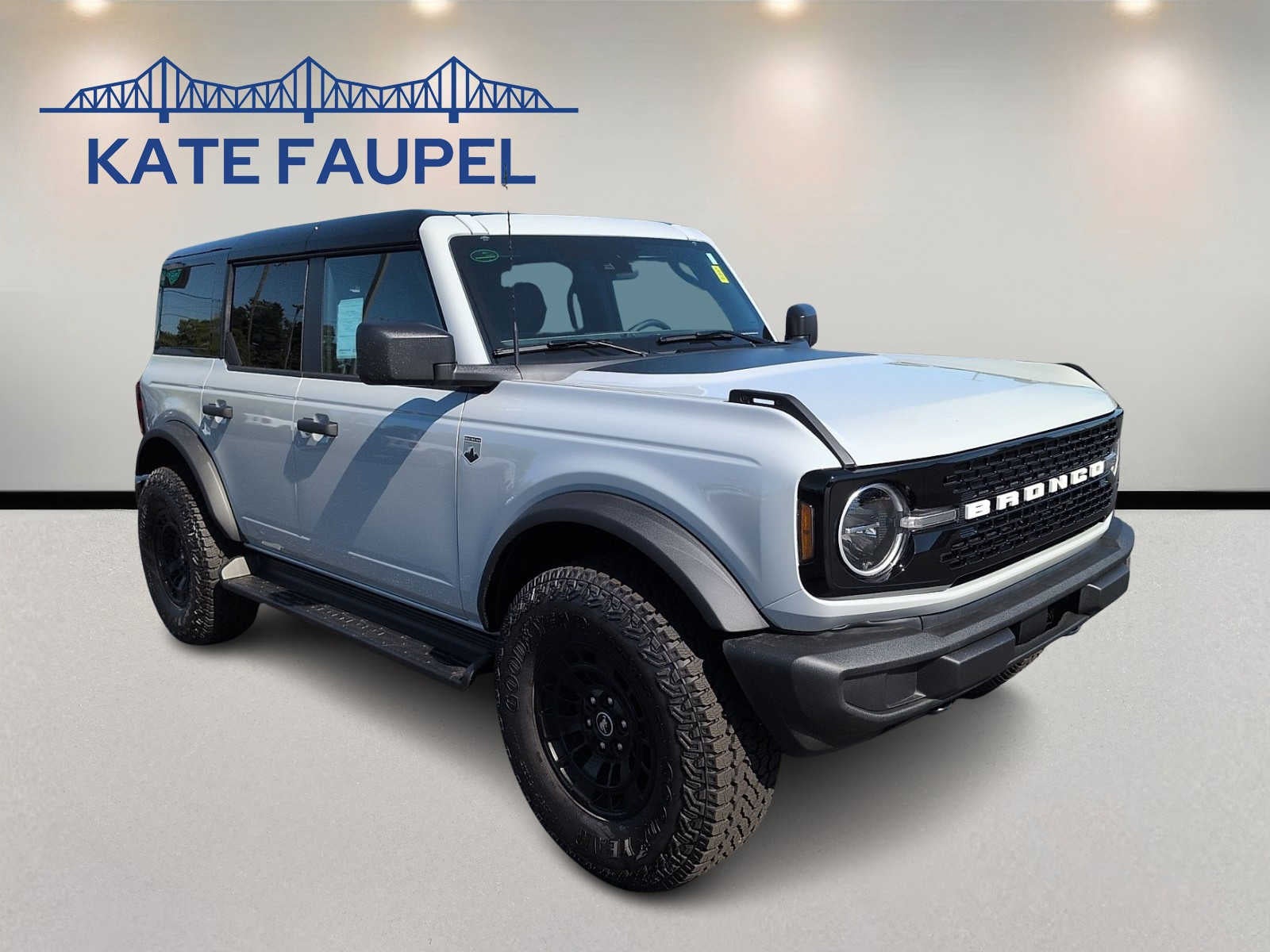 2026 Ford Bronco Big Bend in Avalanche Gray — front three-quarter view