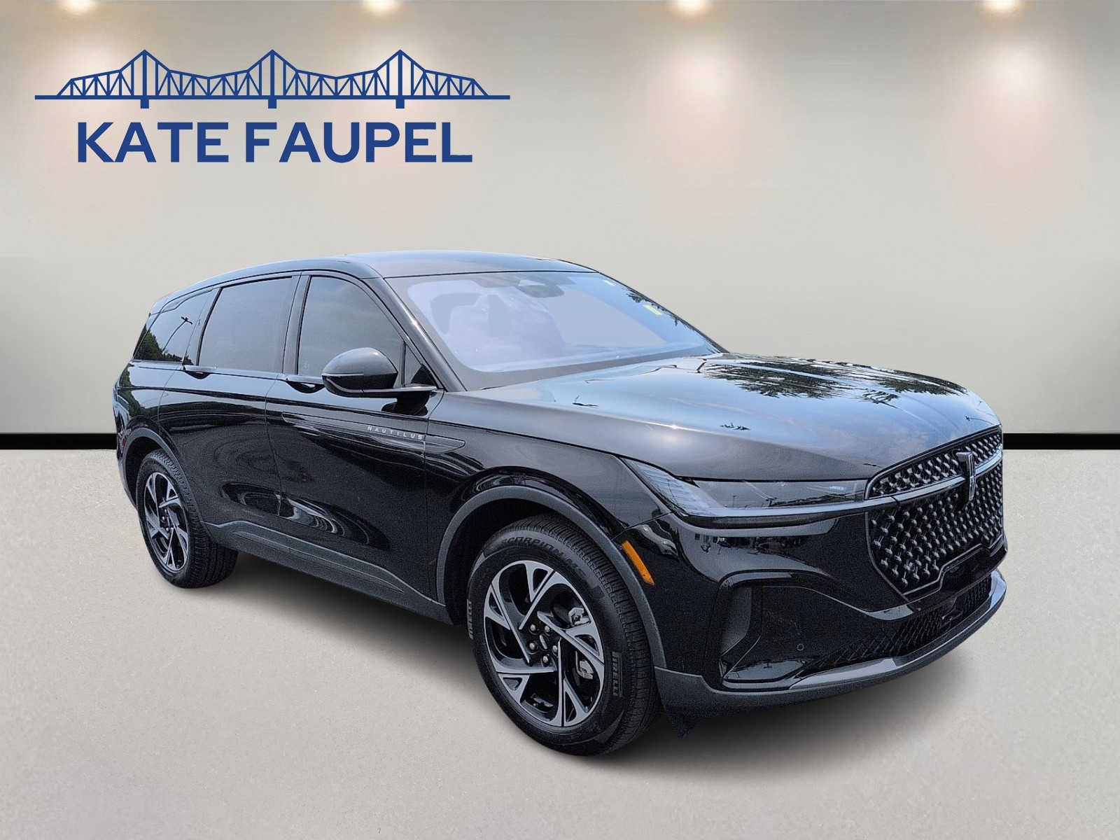 2025 Lincoln Nautilus Premiere in Infinite Black Metallic Clearcoat — front three-quarter view